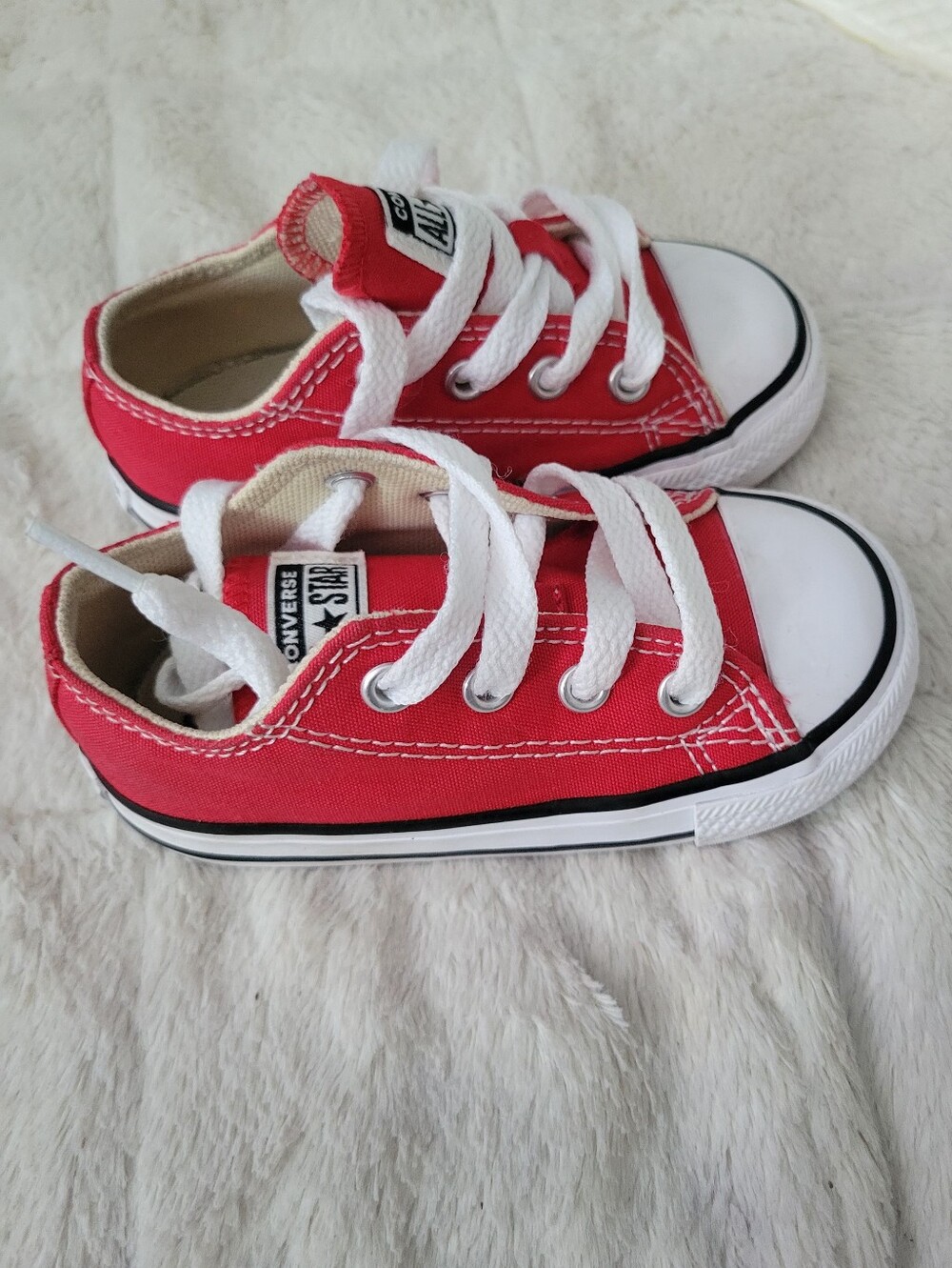 Converse Kids Low Top Sneakers in Red and White